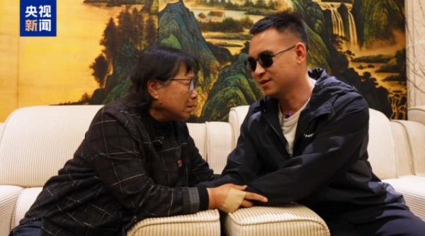 鳄鱼配资 见到杜富国，张桂梅老师哭了